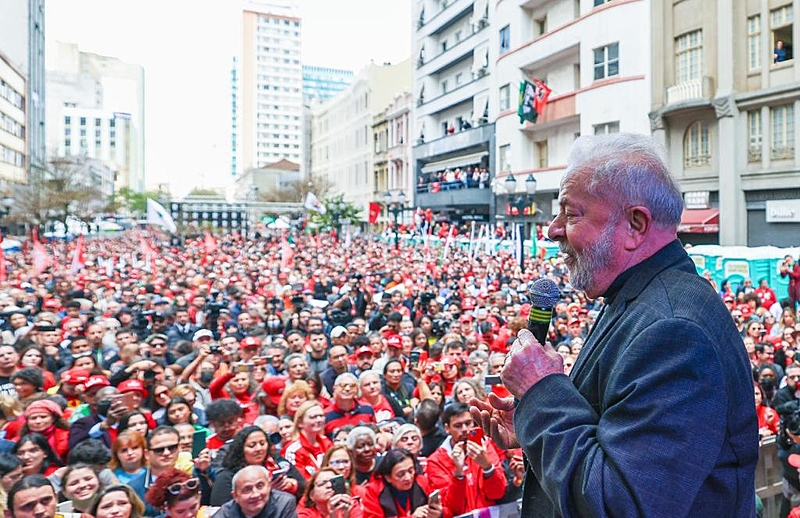 Curitiba e as bases sociais do voto: uma análise a partir da escolaridade dos eleitores nas eleições presidenciais desde 2014 na capital paranaense
